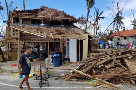 Super Typhoon Rai: Dozens feared dead in Philippines .